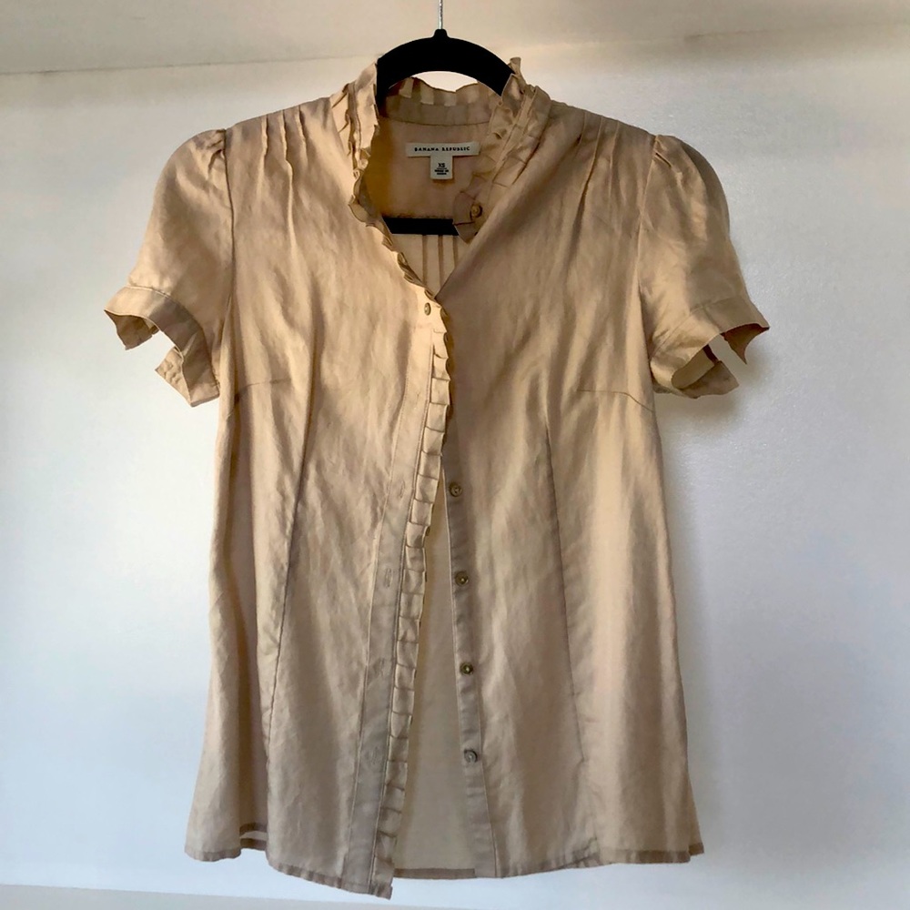 Tan shortsleeved ruffled button up